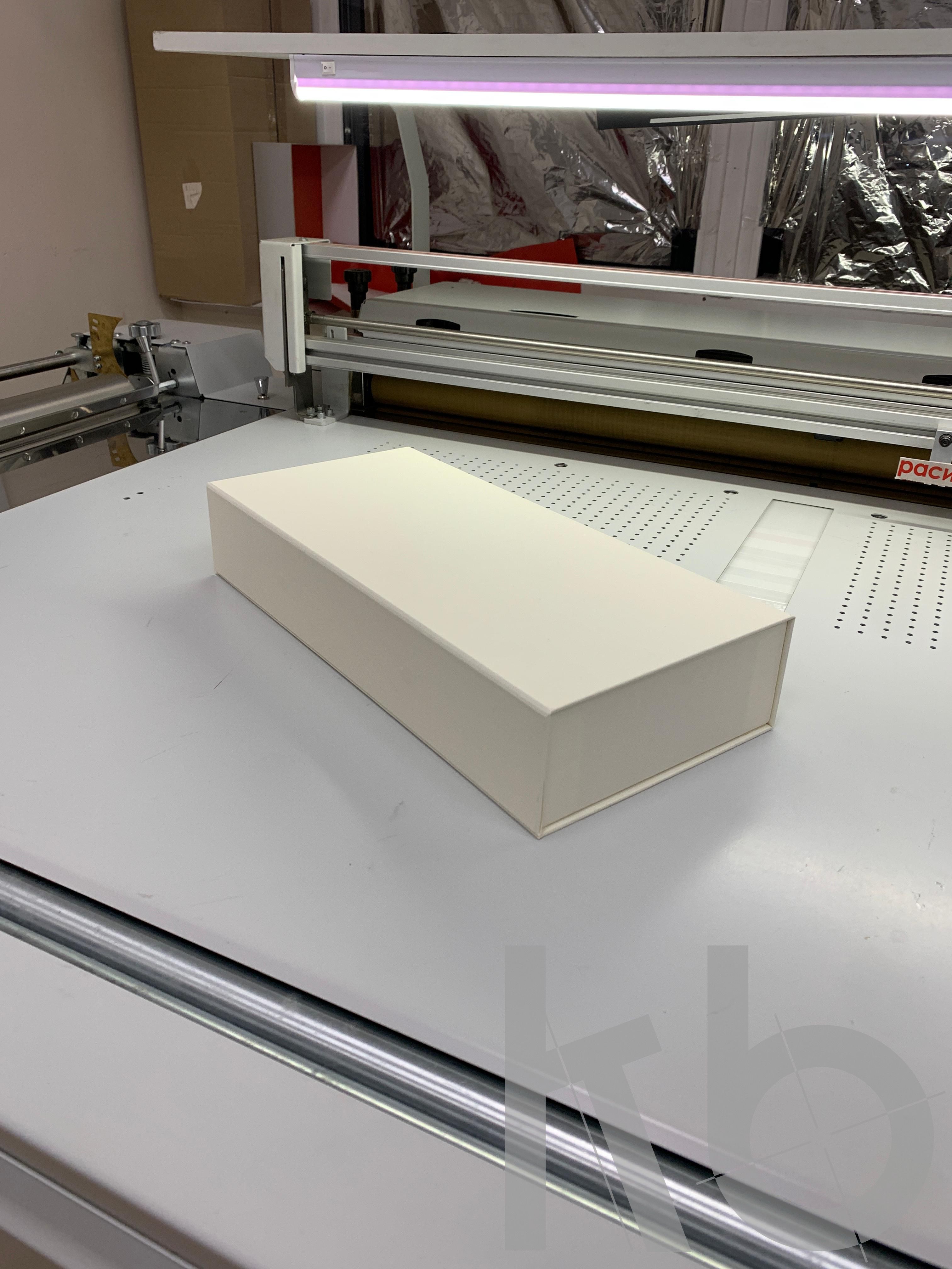 Подарочная коробка на магнитном клапане