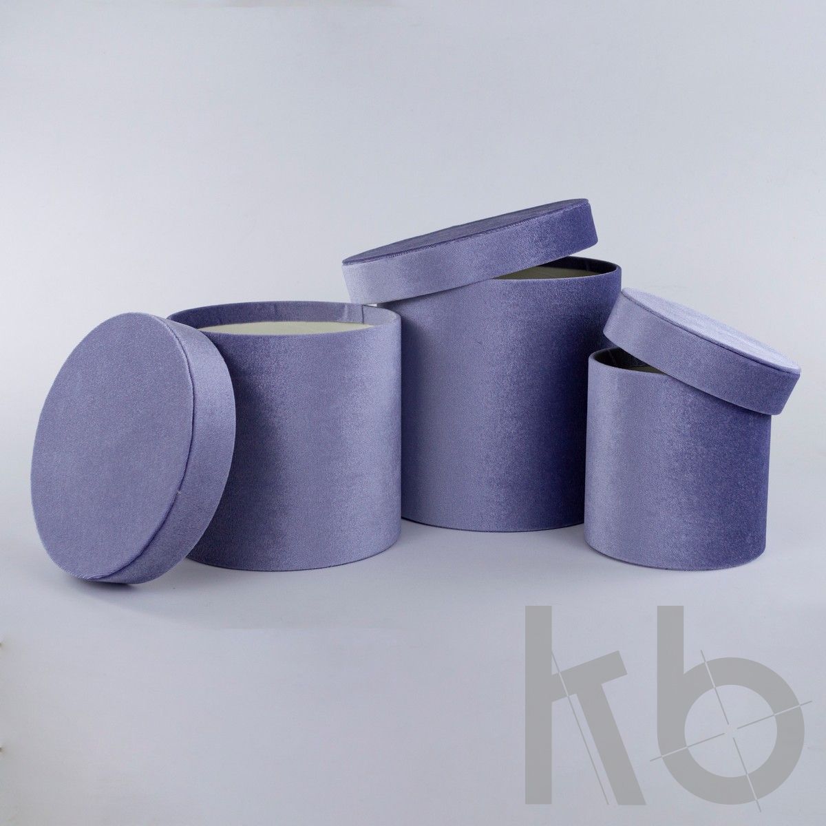 Круглые коробки, обтянутые бархатом