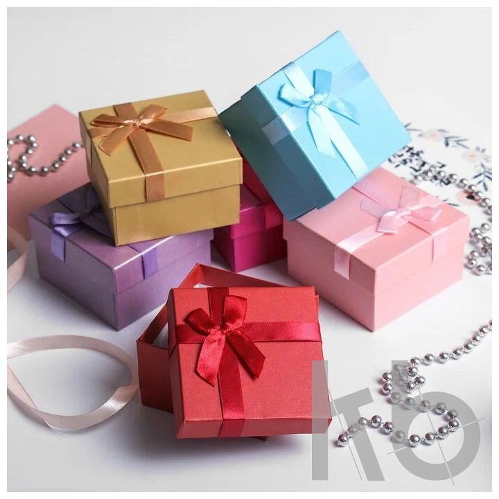 Маленькая коробка крышка-дно из дизайнерской бумаги цветная