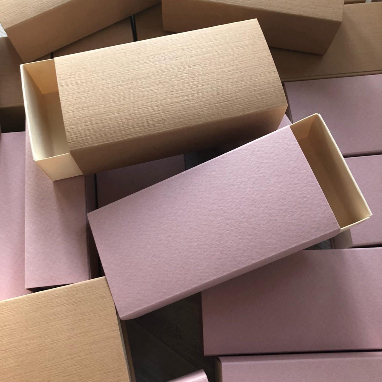 Коробка пенал из дизайнерской бумаги