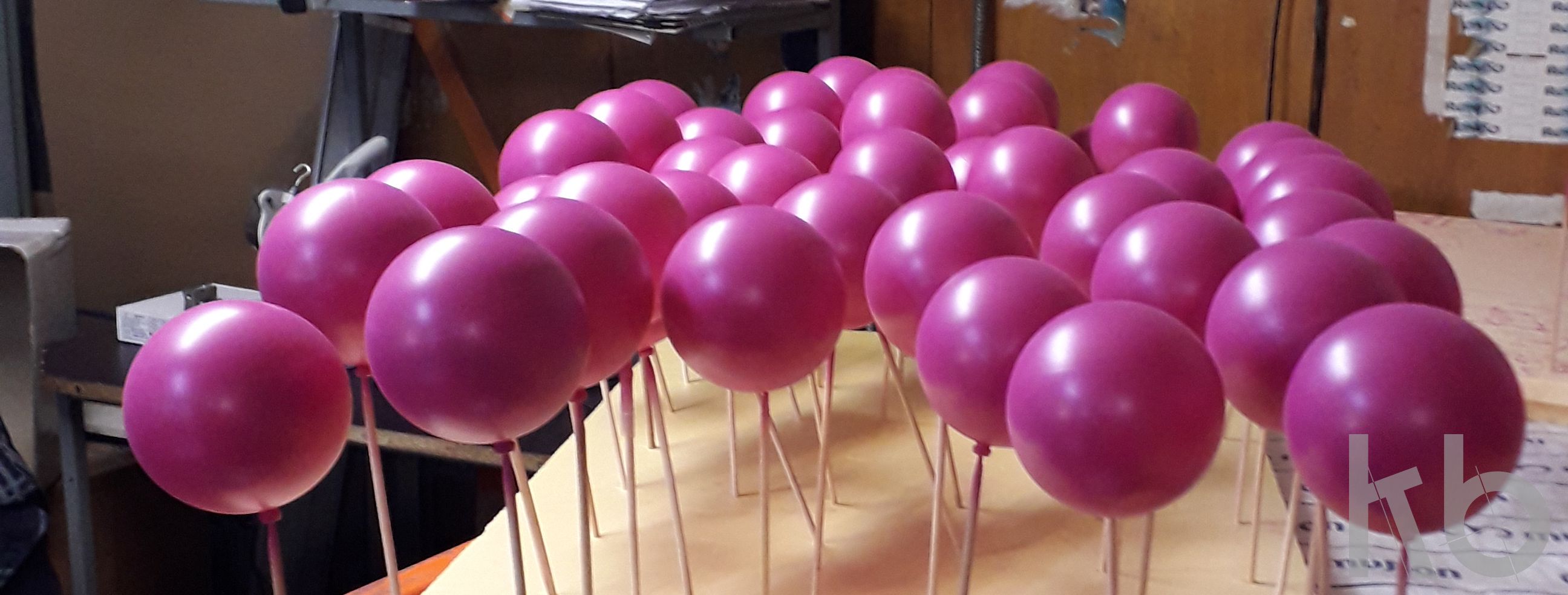 Покраска шаров цвет Маджента