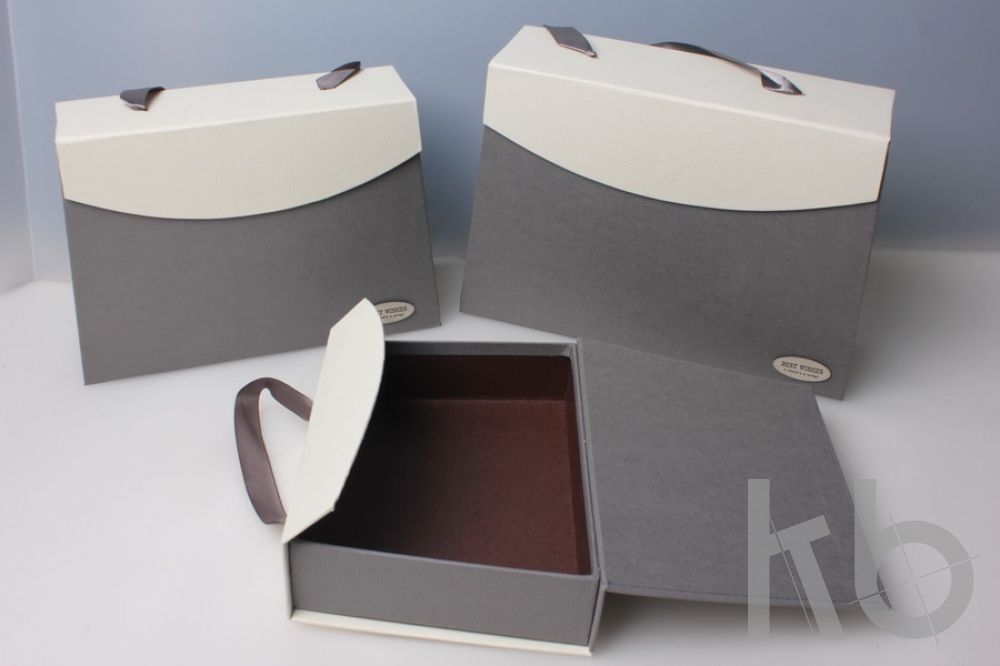 Коробка-чемоданчик кашированная