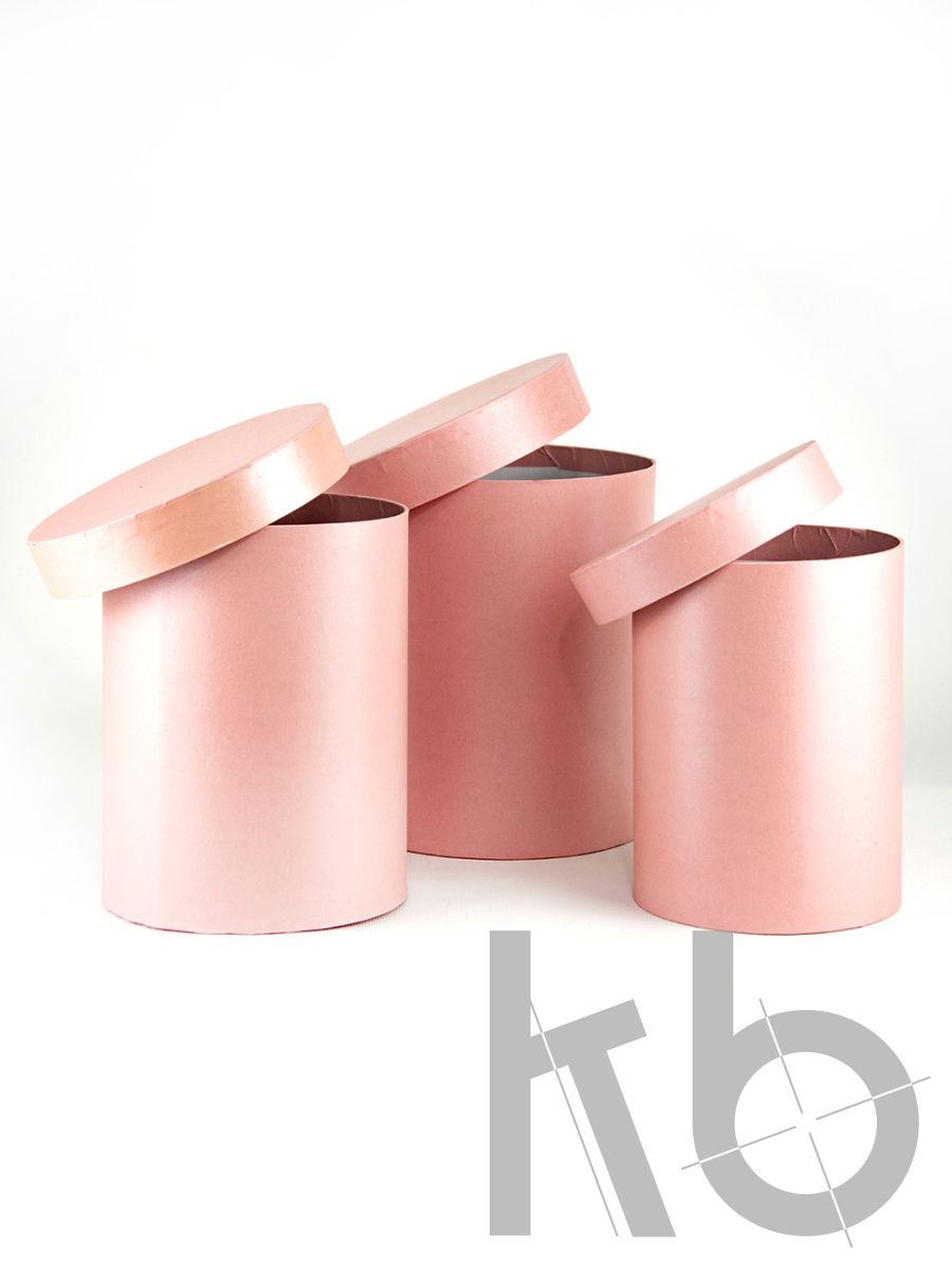 Круглая кашированная коробка из розового Маджестика