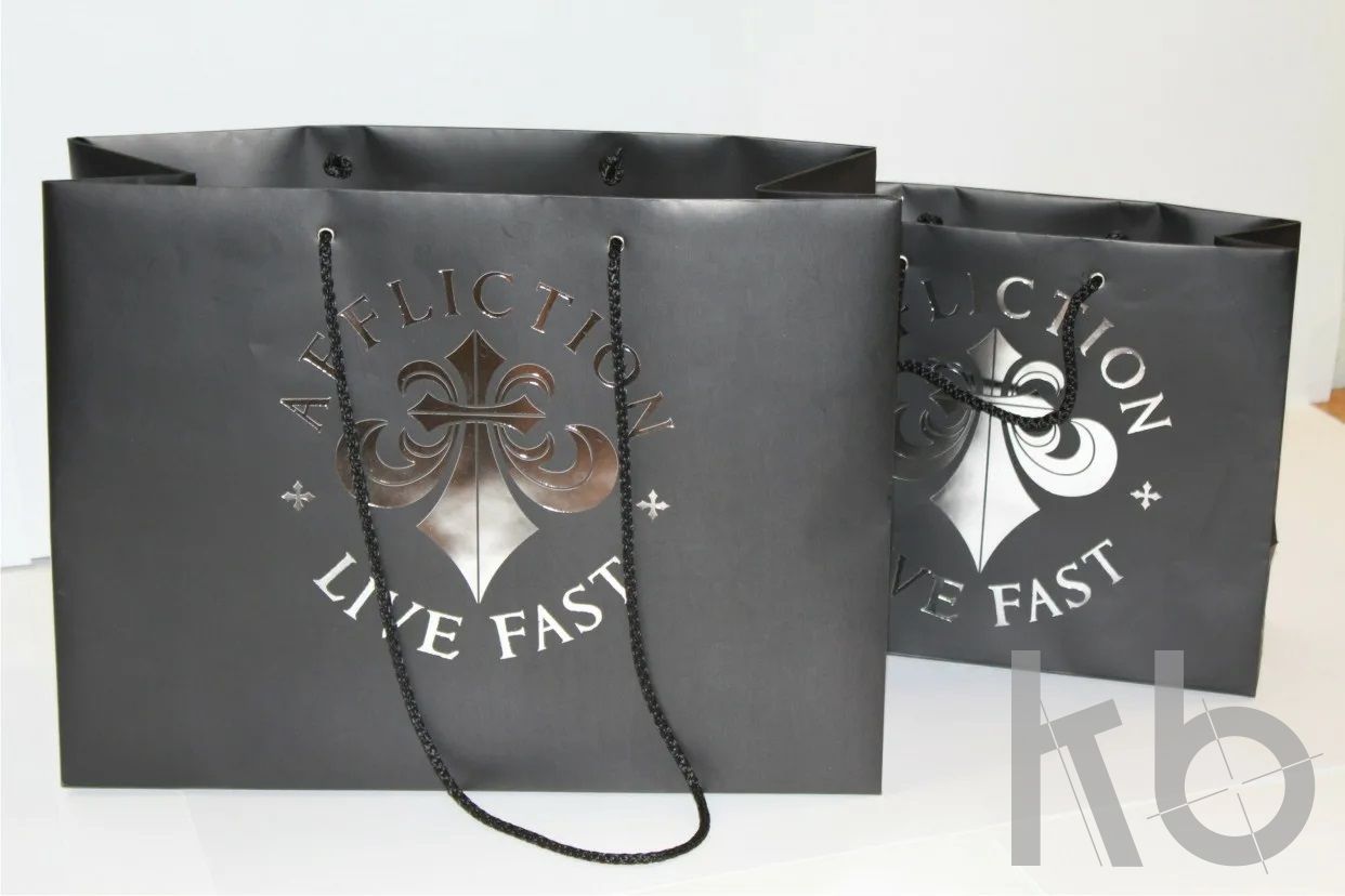 Пакет черный с тиснением серебром