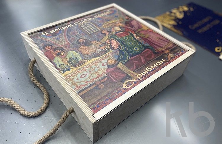 Коробка с полноцветной уф печатью на крышке