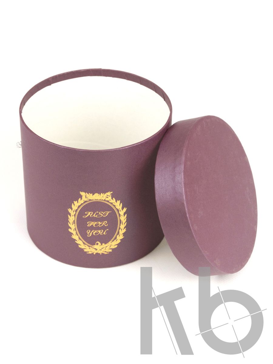 Круглая кашированная бордово-фиолетовая коробка с ручкой