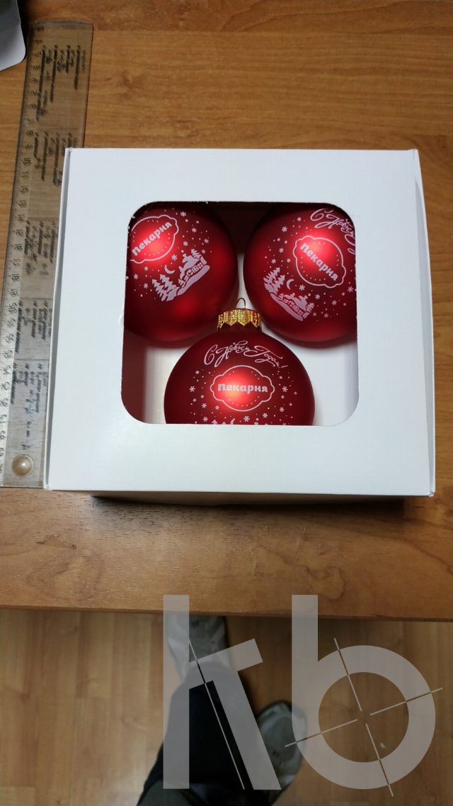 Коробка под 3 шара 80 мм с окошком квадратная белая Коробка под 3 шара 80 мм с окошком квадратная белая